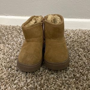 Brown/tan booties furry inside easy match with zipper